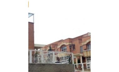 AMPLIA CASA  POBLADO SUPERIOR CON LOMA DE LOS GONZALEZ