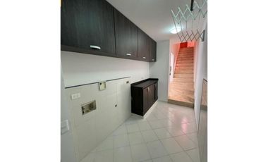 AMPLIA CASA  POBLADO SUPERIOR CON LOMA DE LOS GONZALEZ