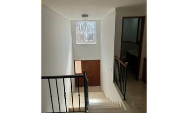 AMPLIA CASA  POBLADO SUPERIOR CON LOMA DE LOS GONZALEZ