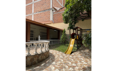 SE VENDE ESPECTACULAR CASA-LOTE EN COPACABANA (SECTOR PEDREGAL)