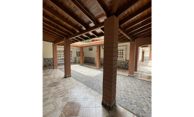 SE VENDE ESPECTACULAR CASA-LOTE EN COPACABANA (SECTOR PEDREGAL)