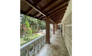 SE VENDE ESPECTACULAR CASA-LOTE EN COPACABANA (SECTOR PEDREGAL)