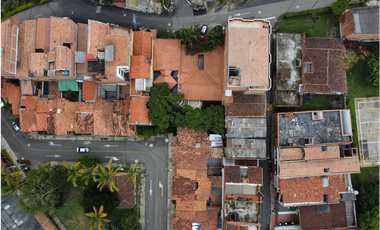 SE VENDE ESPECTACULAR CASA-LOTE EN COPACABANA (SECTOR PEDREGAL)