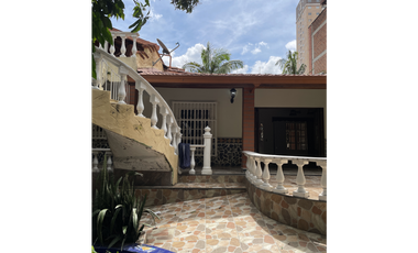 SE VENDE ESPECTACULAR CASA-LOTE EN COPACABANA (SECTOR PEDREGAL)