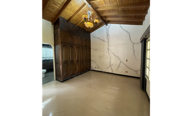 SE VENDE ESPECTACULAR CASA-LOTE EN COPACABANA (SECTOR PEDREGAL)