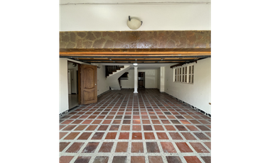 SE VENDE ESPECTACULAR CASA-LOTE EN COPACABANA (SECTOR PEDREGAL)