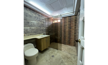 SE VENDE ESPECTACULAR CASA-LOTE EN COPACABANA (SECTOR PEDREGAL)