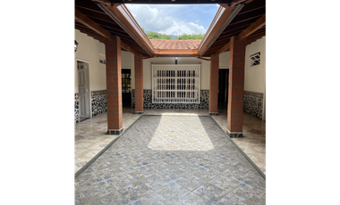 SE VENDE ESPECTACULAR CASA-LOTE EN COPACABANA (SECTOR PEDREGAL)