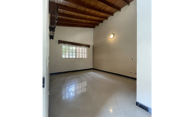 SE VENDE ESPECTACULAR CASA-LOTE EN COPACABANA (SECTOR PEDREGAL)