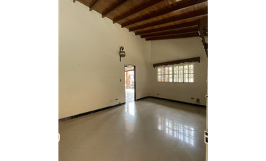 SE VENDE ESPECTACULAR CASA-LOTE EN COPACABANA (SECTOR PEDREGAL)