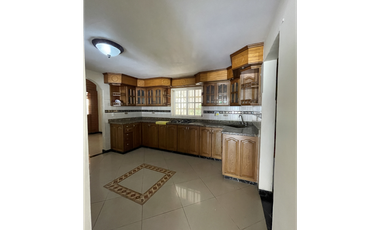 SE VENDE ESPECTACULAR CASA-LOTE EN COPACABANA (SECTOR PEDREGAL)