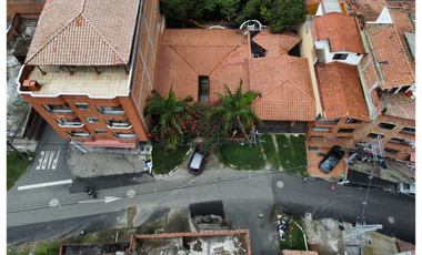 SE VENDE ESPECTACULAR CASA-LOTE EN COPACABANA (SECTOR PEDREGAL)