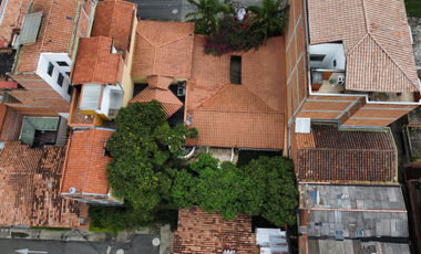 SE VENDE ESPECTACULAR CASA-LOTE EN COPACABANA (SECTOR PEDREGAL)