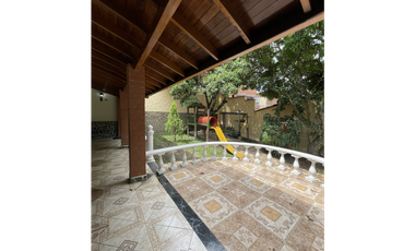 SE VENDE ESPECTACULAR CASA-LOTE EN COPACABANA (SECTOR PEDREGAL)