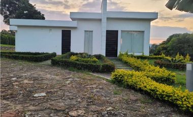 Casa Con Piscina En Condominio Miralomas De Holanda