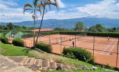 Casa Con Piscina En Condominio Miralomas De Holanda