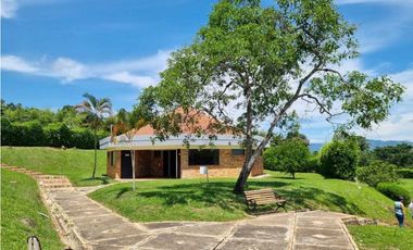 Casa Con Piscina En Condominio Miralomas De Holanda
