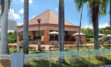 Casa Con Piscina En Condominio Miralomas De Holanda