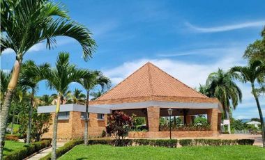 Casa Con Piscina En Condominio Miralomas De Holanda