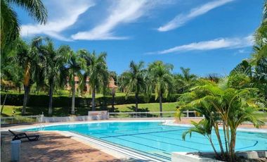 Casa Con Piscina En Condominio Miralomas De Holanda