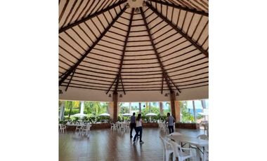 Casa Con Piscina En Condominio Miralomas De Holanda