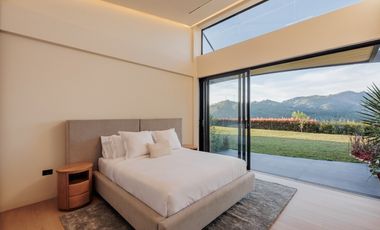 MODERNA MANSION CON VISTA DE UN SOLO NIVEL EL RETIRO