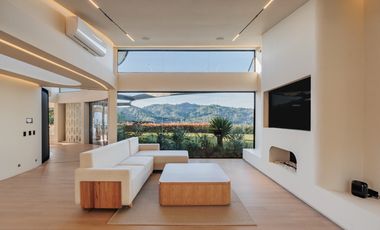 MODERNA MANSION CON VISTA DE UN SOLO NIVEL EL RETIRO