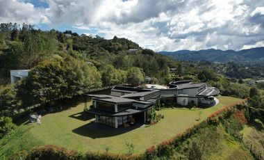 MODERNA MANSION CON VISTA DE UN SOLO NIVEL EL RETIRO