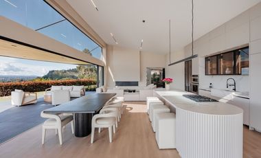 MODERNA MANSION CON VISTA DE UN SOLO NIVEL EL RETIRO