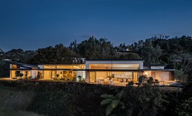 MODERNA MANSION CON VISTA DE UN SOLO NIVEL EL RETIRO