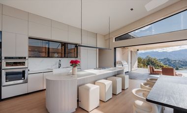 MODERNA MANSION CON VISTA DE UN SOLO NIVEL EL RETIRO