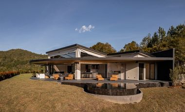 MODERNA MANSION CON VISTA DE UN SOLO NIVEL EL RETIRO