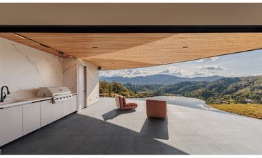 MODERNA MANSION CON VISTA DE UN SOLO NIVEL EL RETIRO