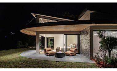 MODERNA MANSION CON VISTA DE UN SOLO NIVEL EL RETIRO