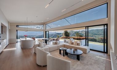 MODERNA MANSION CON VISTA DE UN SOLO NIVEL EL RETIRO