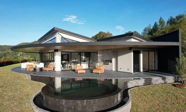 MODERNA MANSION CON VISTA DE UN SOLO NIVEL EL RETIRO