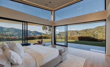 MODERNA MANSION CON VISTA DE UN SOLO NIVEL EL RETIRO