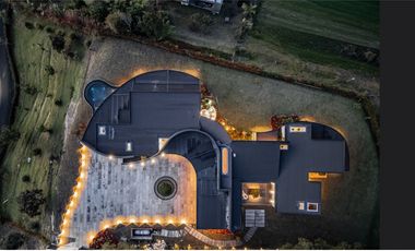 MODERNA MANSION CON VISTA DE UN SOLO NIVEL EL RETIRO