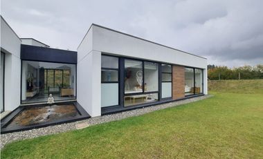 HERMOSA CASA EN UNIDAD CERRADA SECTOR PANTANILLO