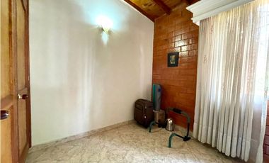 Linda casa esquinera en Suramerica itagüí