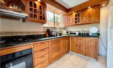 Linda casa esquinera en Suramerica itagüí