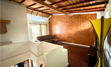 Linda casa esquinera en Suramerica itagüí