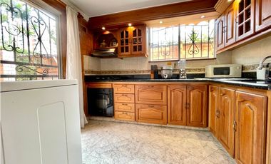 Linda casa esquinera en Suramerica itagüí