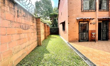 Linda casa esquinera en Suramerica itagüí