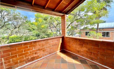 Linda casa esquinera en Suramerica itagüí