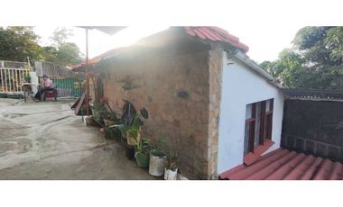 Venta de casalote de 1000 M2 en 250 mill neg, en La Mesa Cund, COL