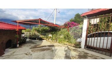 Venta de casalote de 1000 M2 en 250 mill neg, en La Mesa Cund, COL