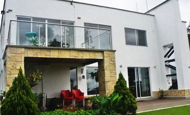 Casa campestre con 3 habitaciones en el escobero