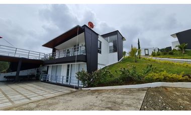 VENDO CASA DUPLEX  EN GUATAPE