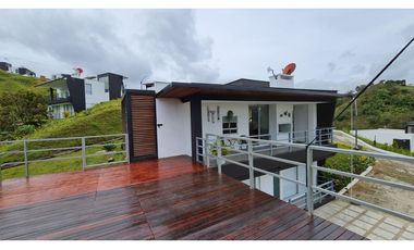VENDO CASA DUPLEX  EN GUATAPE
